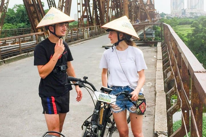 Half-Day Hanoi E‑Bike Tour: West Lake, Long Bien & Hidden Alleys photo 4
