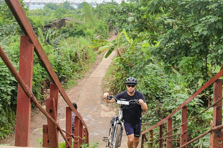 Half-Day Hanoi E‑Bike Tour: West Lake, Long Bien & Hidden Alleys photo 3