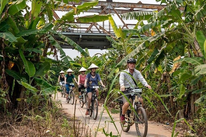 Half-Day Hanoi E‑Bike Tour: West Lake, Long Bien & Hidden Alleys photo 2