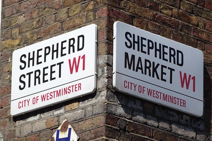 Strolling Mayfair: Private Aristocratic Walking Tour in London photo 6