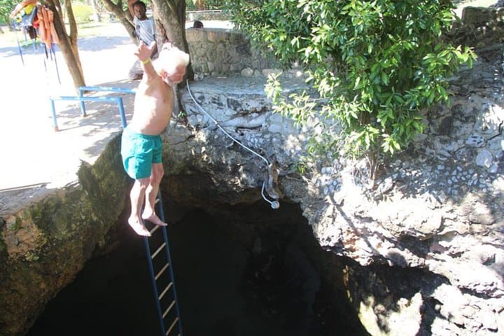 Blue Hole Mineral Spring and Rick's Cafe Tour — Negril Day Trip