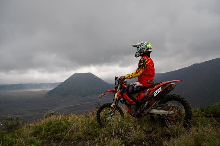 East Java Dirt Bike Tours: Ride Bromo, Coban Pelangi & Teletubbies Savanna photo 3
