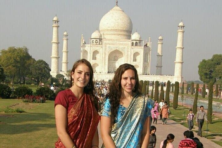 Private Day Trip to the Taj Mahal from Pune — Flights, Car & Guided Entry