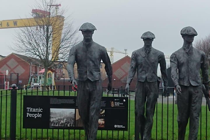 Belfast Black Taxi Tour: Troubles Murals, Peace Walls & Local Stories photo 3