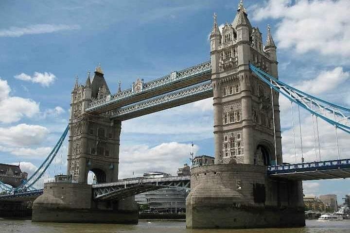 Family-Friendly Tower of London and Tower Bridge Guided Tour photo 2