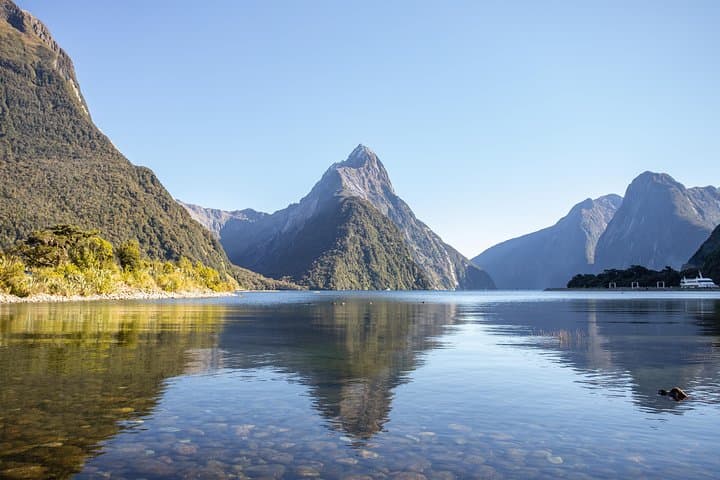Milford Sound Small-Group Cruise and Scenic Flight from Queenstown photo 4
