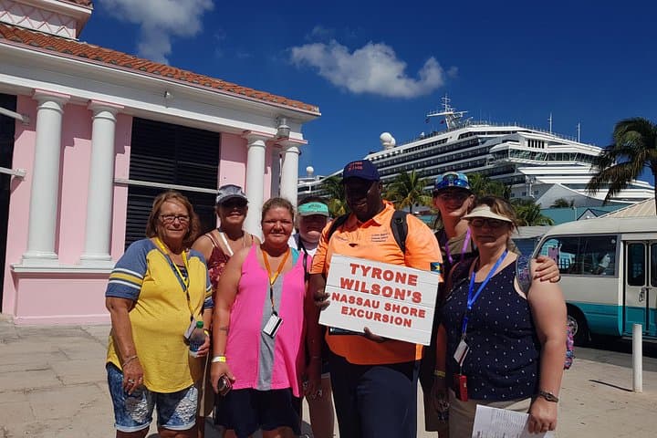 Nassau Island Highlights: 2.5-Hour Historic Sightseeing Tour & Local Flavors photo 2