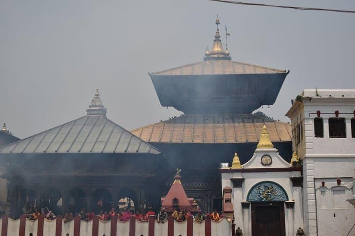Pashupatinath Cremation Rituals: Observing Hindu Funeral Ceremonies on the Bagmati River photo 5