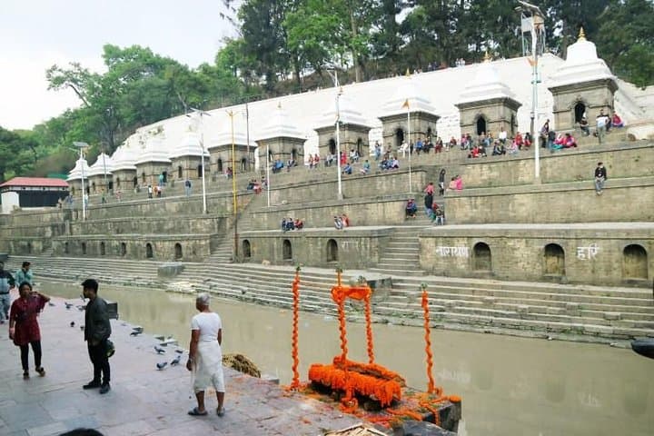 Pashupatinath Cremation Rituals: Observing Hindu Funeral Ceremonies on the Bagmati River photo 4