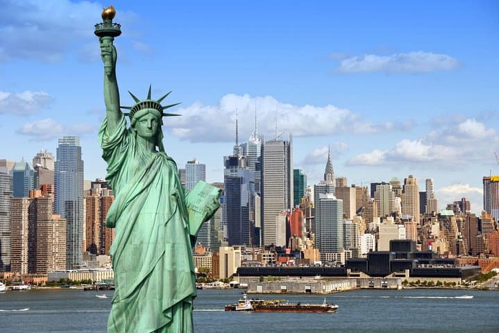 Wall Street to MoMA: Manhattan Walking Tour & Museum Visit photo 6