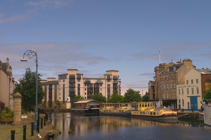 Sunny Leith: Private Walking Tour of Edinburgh's Shore and City Views