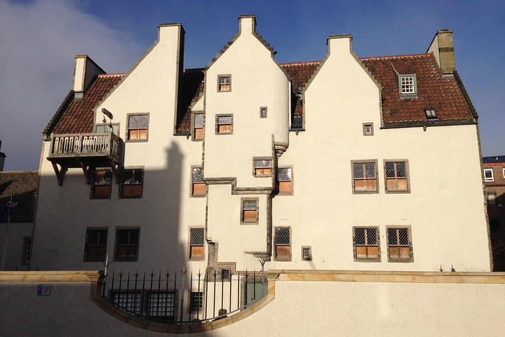 Sunny Leith: Private Walking Tour of Edinburgh's Shore and City Views photo 3