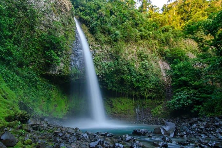 Safari Float & La Fortuna Waterfall Combo: River Raft, Waterfall Swim and Typical Lunch