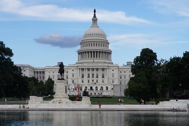 Washington D.C. and Niagara Falls: 5-Day Guided Tour from New York