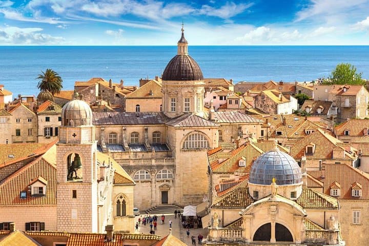 Dubrovnik & Ston Private Day Tour from Split — Walls, Cable Car & Seafood photo 3