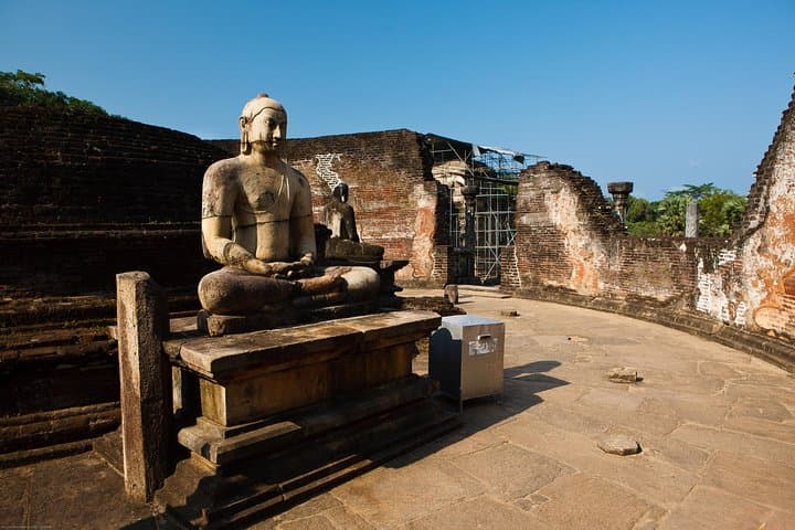 Cycling Polonnaruwa Ancient Ruins: Parakrama Samudra Historic Bike Tour photo 2