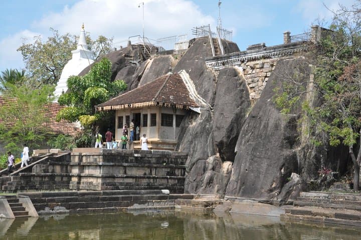 Day Trip to the Sacred City of Anuradhapura from Negombo