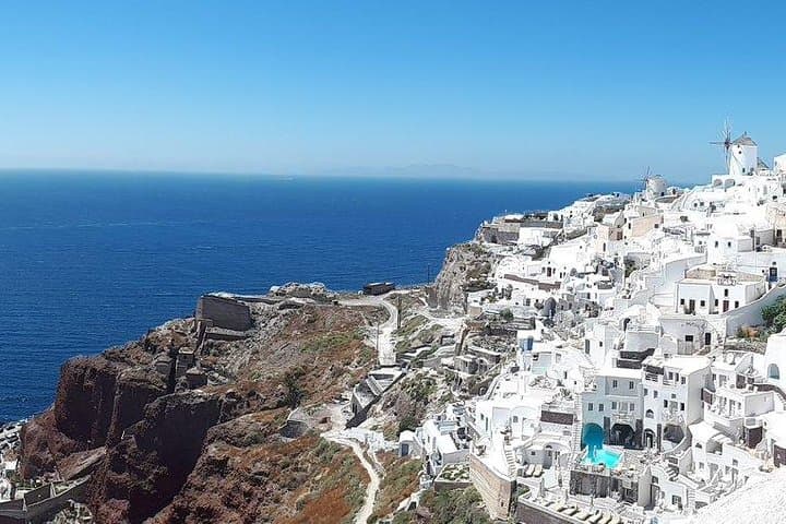Tailor-Made Santorini Highlights: 4-Hour Private Tour of Akrotiri, Wineries & Caldera Views