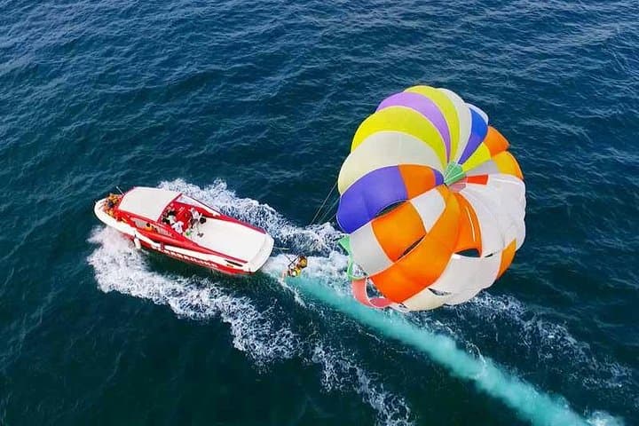 Soaring Over Bavaro: 10-Minute Parasailing with Transport in Punta Cana