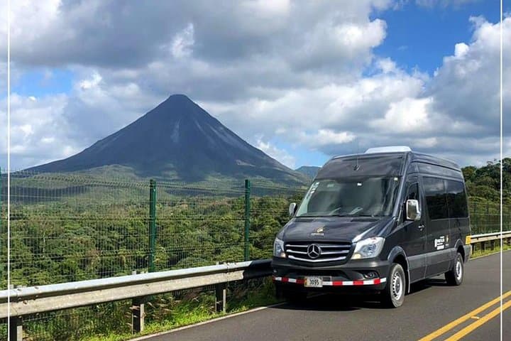 Private Minivan Transfer Puerto Viejo de Limón to San José — Scenic Door-to-Door Transport