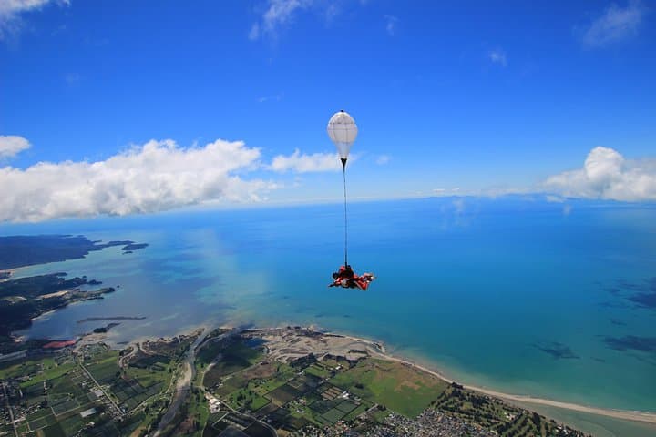 10,000ft Skydive Over Abel Tasman: Tandem Jump from Motueka photo 3