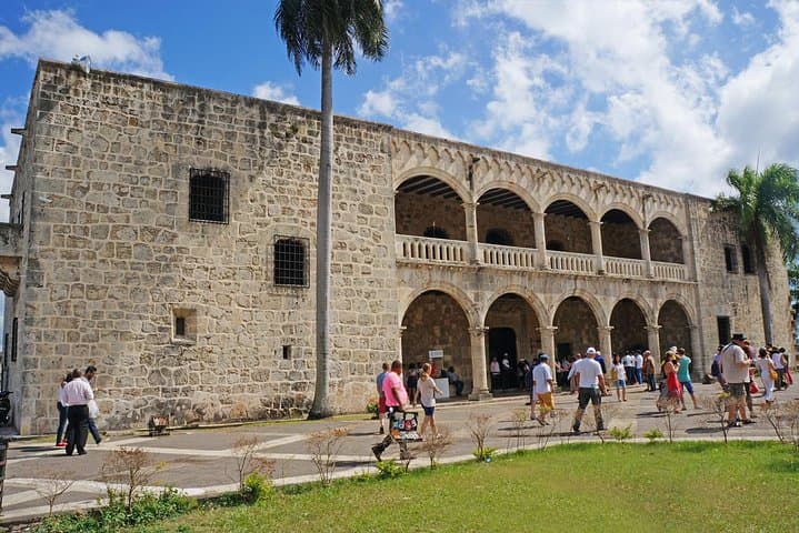 Santo Domingo Colonial Zone: Historic Walking Tour & Altos de Chavón Day Trip photo 3
