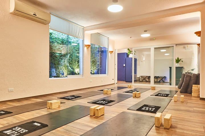 Miraflores Yoga Classes: 60-Min Vinyasa & Ashtanga Flow in Lima photo 2
