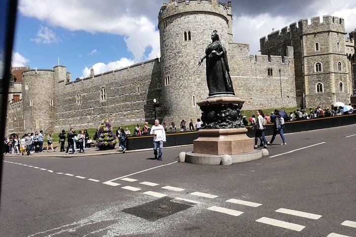 Private Luxury Day Trip to Windsor Castle and Hampton Court Palace from London photo 1