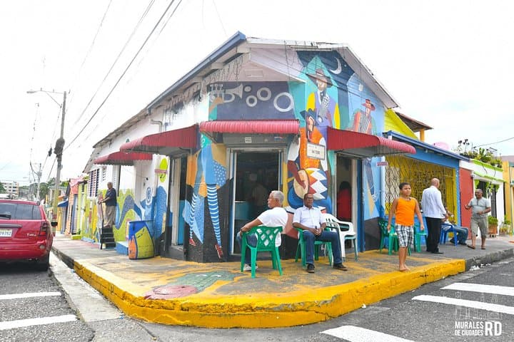 Street Art Walk in Los Pepines, Santiago — Murals & Local Stories photo 2