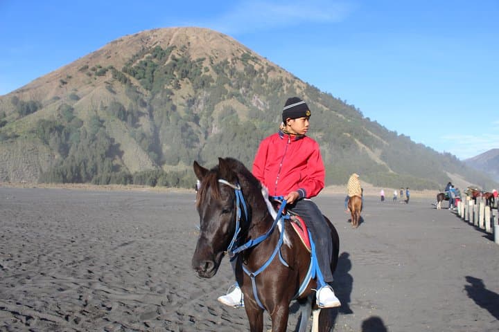 Jogja to Bromo: 4-Day Cultural Circuit and Sunrise Volcano Adventure photo 2
