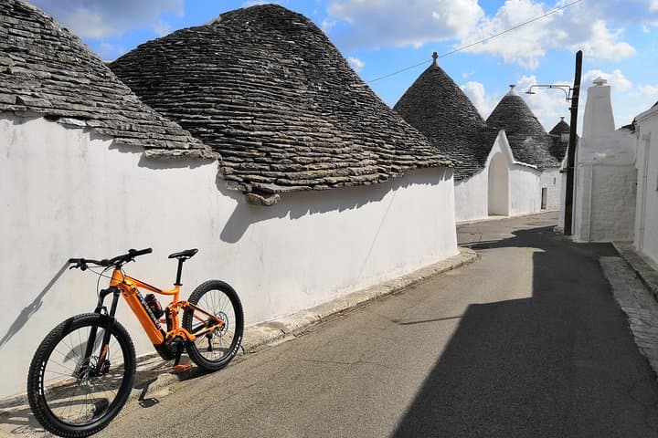 E-bike Through Alberobello and Masseria: Trulli, Mozzarella & Focaccia Tasting photo 2