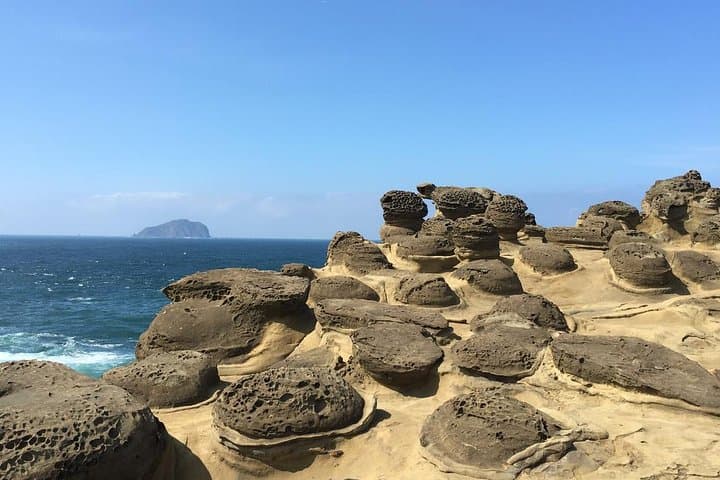 Keelung & Jiufen One-Day Coastal Tour — Zhengbin Port, Worry Valley, Elephant Trunk Rock & Yin-Yang Sea photo 3