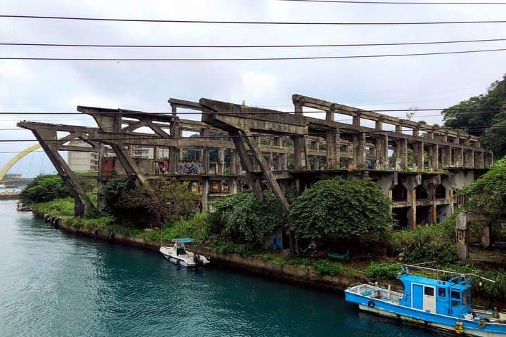 Keelung & Jiufen One-Day Coastal Tour — Zhengbin Port, Worry Valley, Elephant Trunk Rock & Yin-Yang Sea photo 6