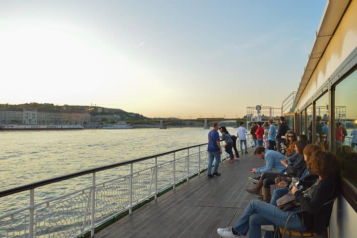 Budapest Danube Booze Cruise: 1-Hour Sightseeing with Drinks photo 5