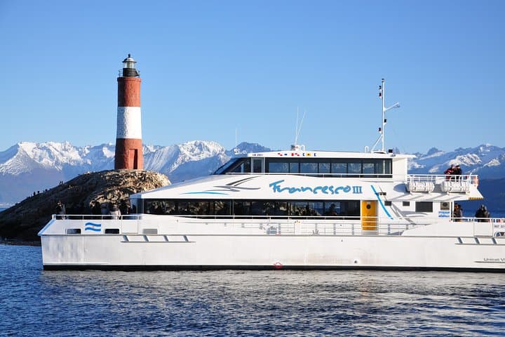 Beagle Channel Catamaran: Sea Lions, Birds & Les Eclaireurs Lighthouse photo 2