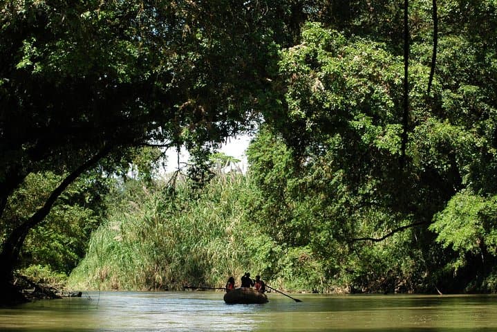 Safari Float & La Fortuna Waterfall Combo: River Raft, Waterfall Swim and Typical Lunch photo 6