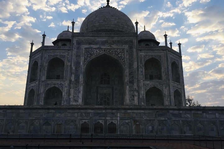 Same-Day Taj Mahal and Agra Fort Tour from Delhi — Essential Visitor Guide photo 2