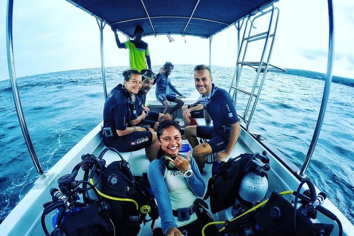 Discover Scuba in Unawatuna Bay: Introductory Dive with Free Underwater Photos photo 1