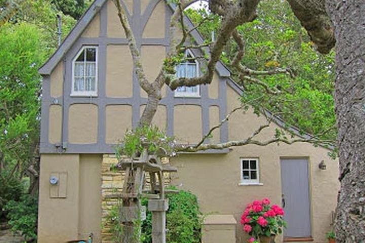 Carmel's Fairy-Tale Houses: Self-Guided Walking Audio Tour photo 6