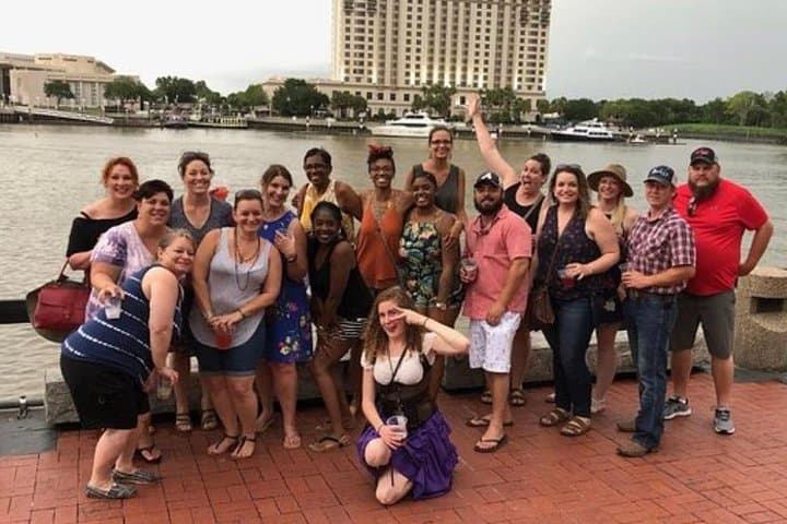 Haunted Savannah Booze and Boos: Ghost Pub Walking Tour in the Historic District photo 2