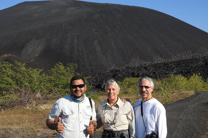 Cerro Negro Sandboarding and Volcano Hike from Corinto: Day Trip Guide