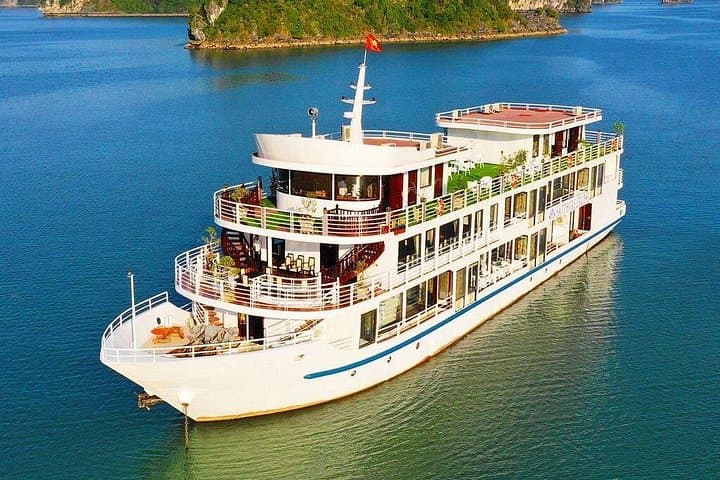 Halong Bay & Lan Ha Bay 2-Day Cruise: Balcony Cabin, Kayaking & Caves photo 2