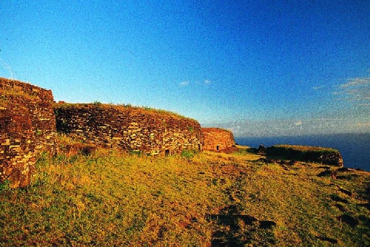 Easter Island Two-Day Archaeological Circuit: Moai, Orongo & Anakena photo 2