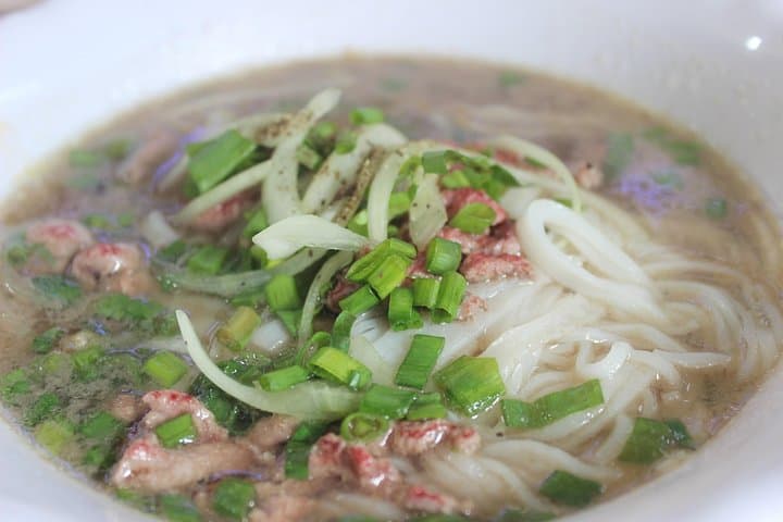Saigon Street Food and Sightseeing: Private Evening Tour of Local Eats and City Sights photo 5