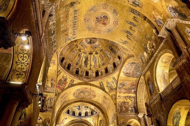 Skip-the-Line Saint Mark's Basilica and Shared Gondola Experience in Venice photo 4