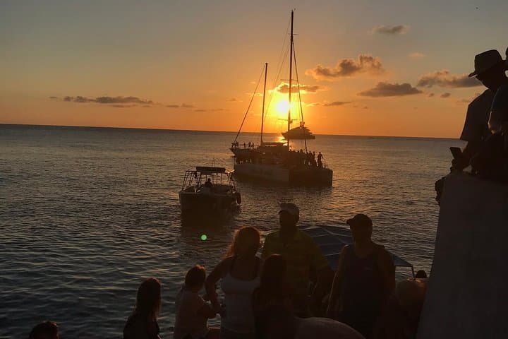 Cliff Jumping and Sunsets at Rick's Cafe, Negril — Local Guided Experience photo 4