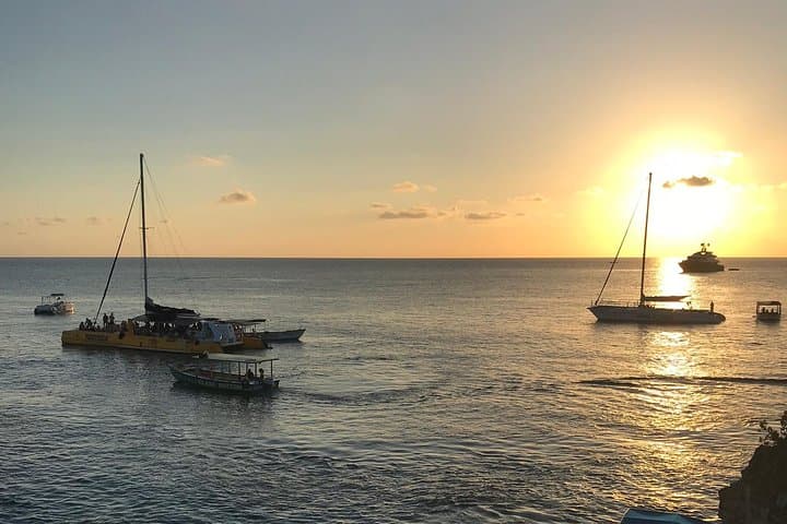 Cliff Jumping and Sunsets at Rick's Cafe, Negril — Local Guided Experience photo 5