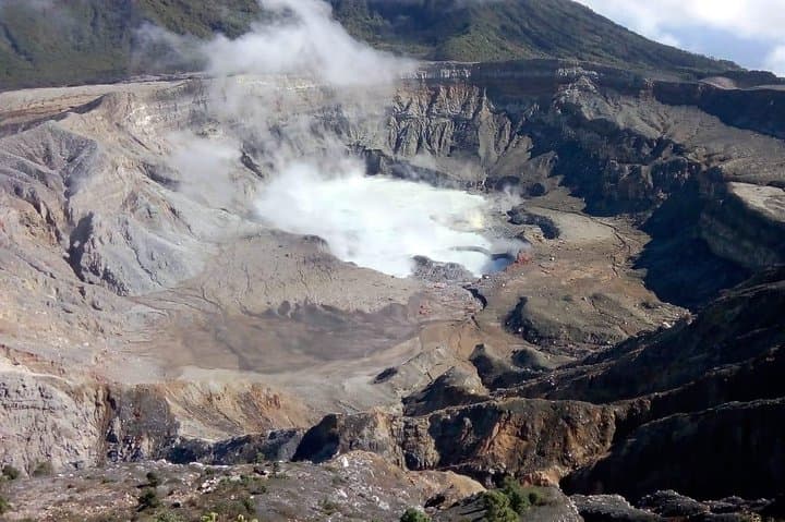 Explore Poás Volcano & Sarapiquí Rainforest: A Full-Day Adventure from San José