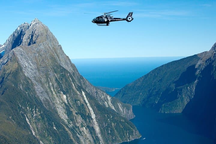 Milford Sound Helicopter Flight & Cruise from Queenstown photo 3