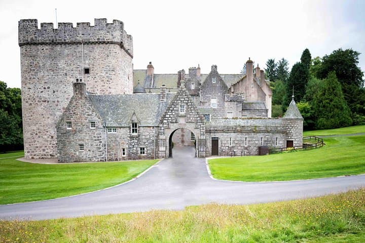 Private Half-Day Castle Tour: Aberdeenshire & Royal Deeside Castles from Aberdeen